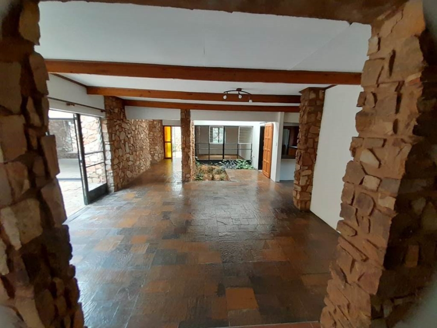 7 Bedroom Property for Sale in Leeuwfontein Gauteng