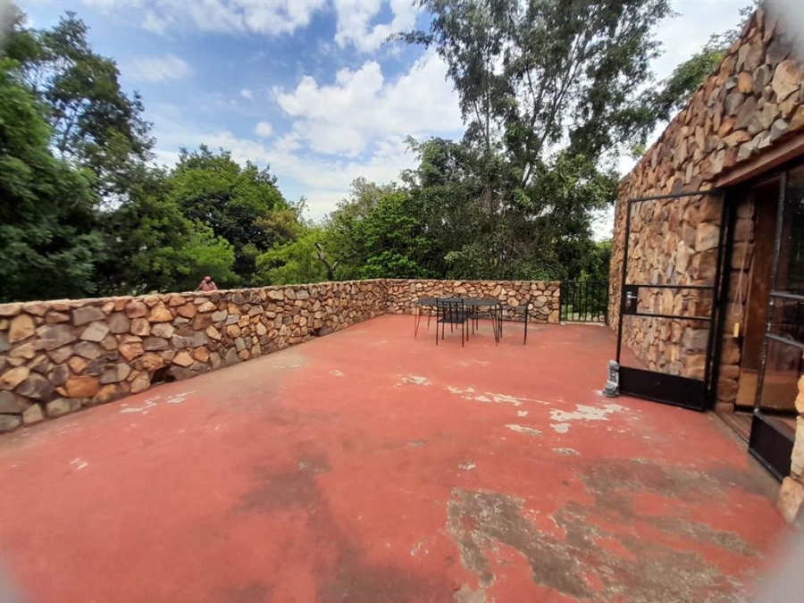 7 Bedroom Property for Sale in Leeuwfontein Gauteng