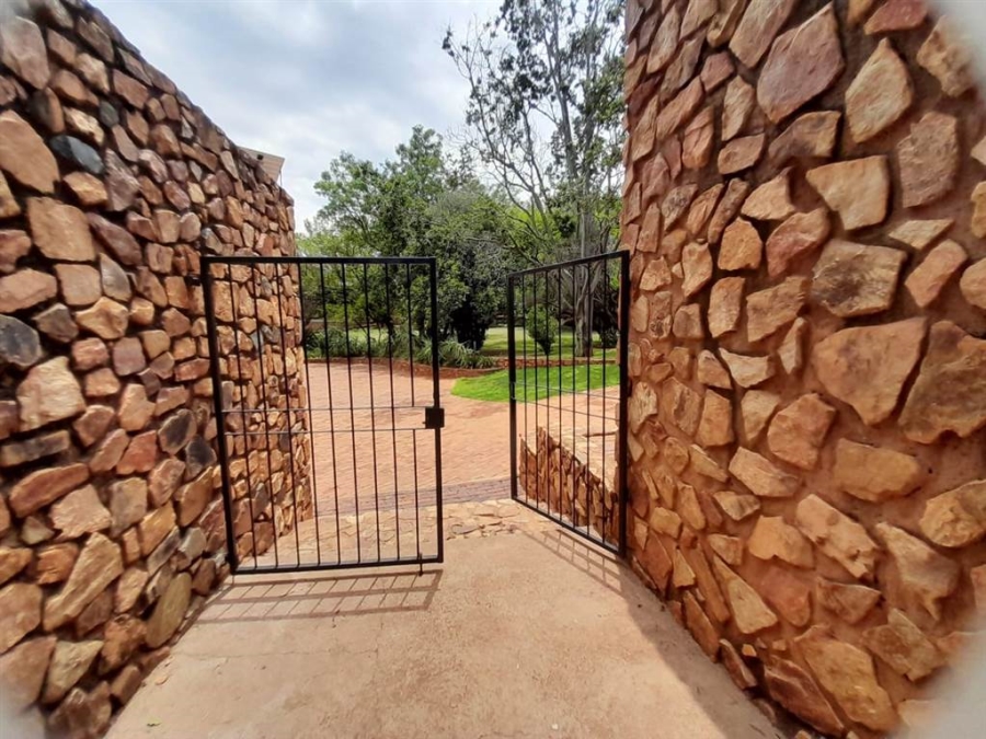 7 Bedroom Property for Sale in Leeuwfontein Gauteng