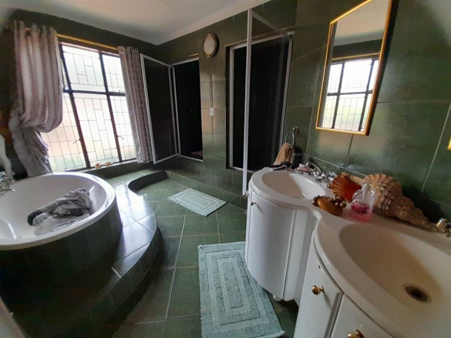 7 Bedroom Property for Sale in Leeuwfontein Gauteng