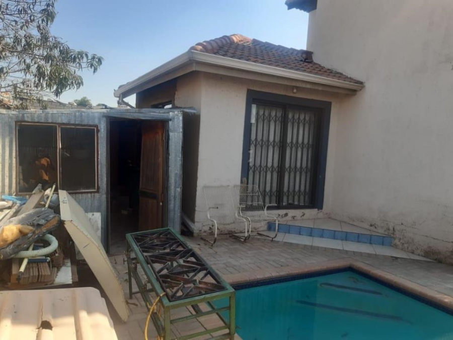 5 Bedroom Property for Sale in Olievenhoutbosch Gauteng