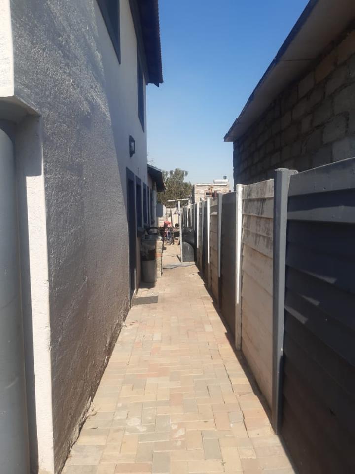 5 Bedroom Property for Sale in Olievenhoutbosch Gauteng