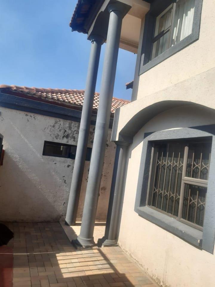 5 Bedroom Property for Sale in Olievenhoutbosch Gauteng