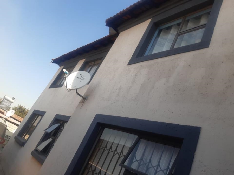 5 Bedroom Property for Sale in Olievenhoutbosch Gauteng