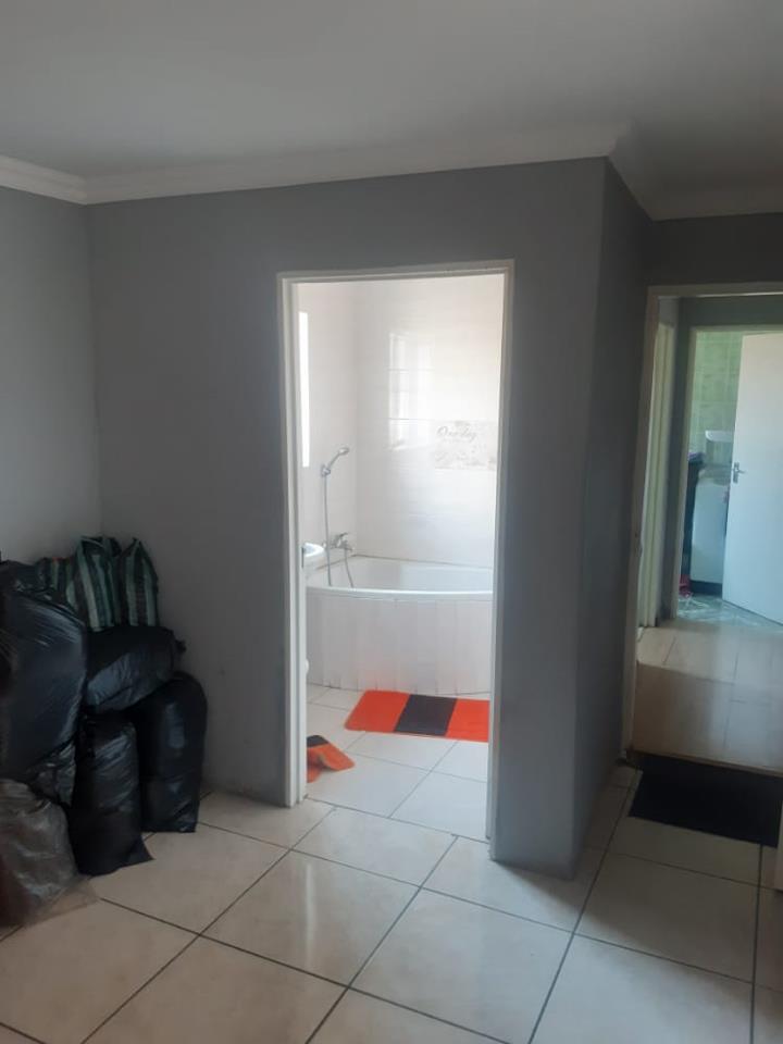 5 Bedroom Property for Sale in Olievenhoutbosch Gauteng