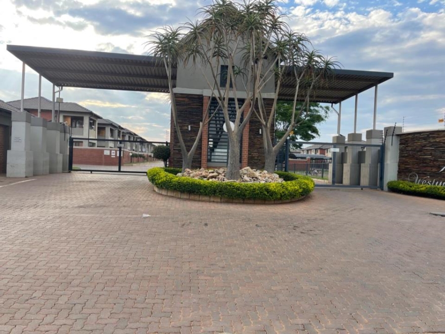 2 Bedroom Property for Sale in Andeon Gauteng