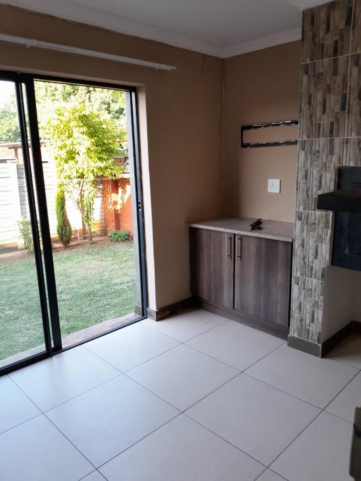 2 Bedroom Property for Sale in Andeon Gauteng