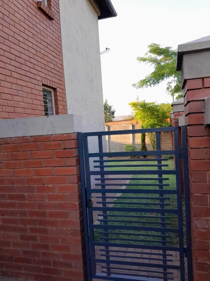 2 Bedroom Property for Sale in Andeon Gauteng