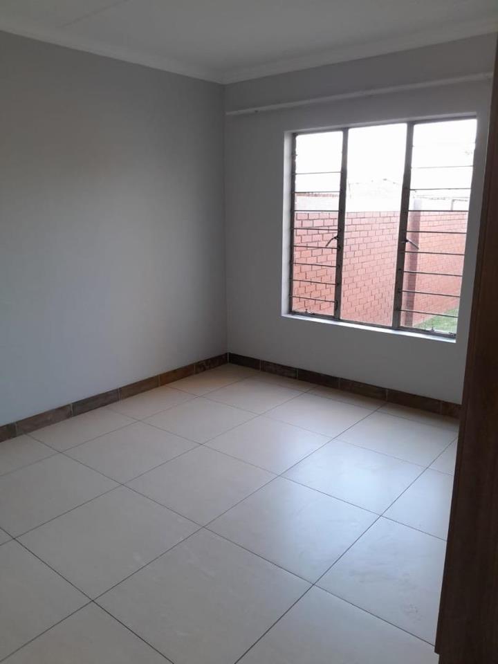 2 Bedroom Property for Sale in Andeon Gauteng