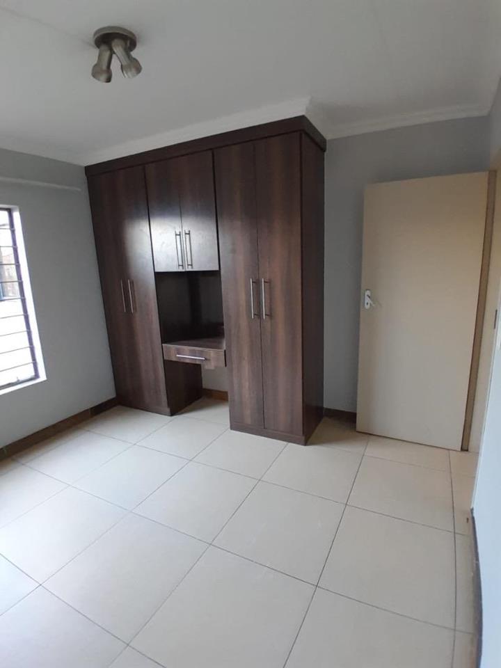 2 Bedroom Property for Sale in Andeon Gauteng