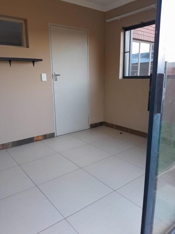 2 Bedroom Property for Sale in Andeon Gauteng