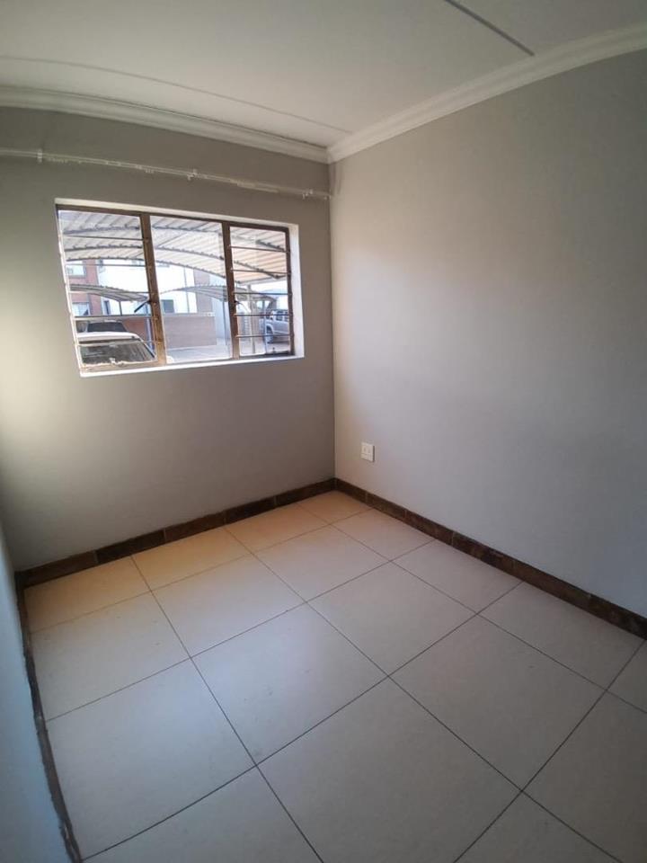 2 Bedroom Property for Sale in Andeon Gauteng