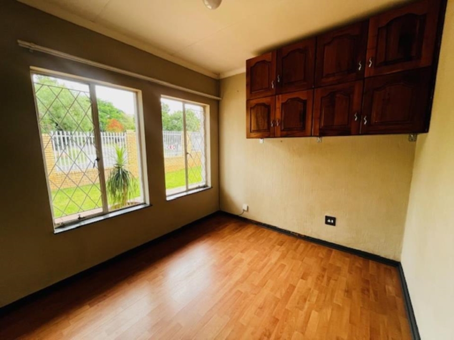 4 Bedroom Property for Sale in Florauna Gauteng