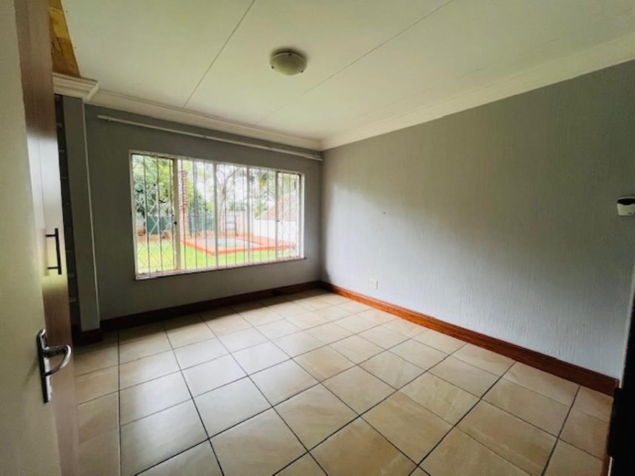 4 Bedroom Property for Sale in Florauna Gauteng