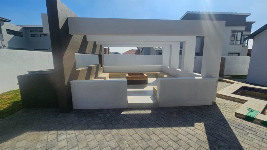 5 Bedroom Property for Sale in Six Fountains Residential Estate Gauteng