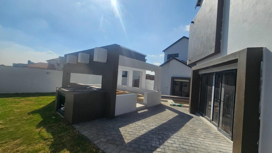 5 Bedroom Property for Sale in Six Fountains Residential Estate Gauteng