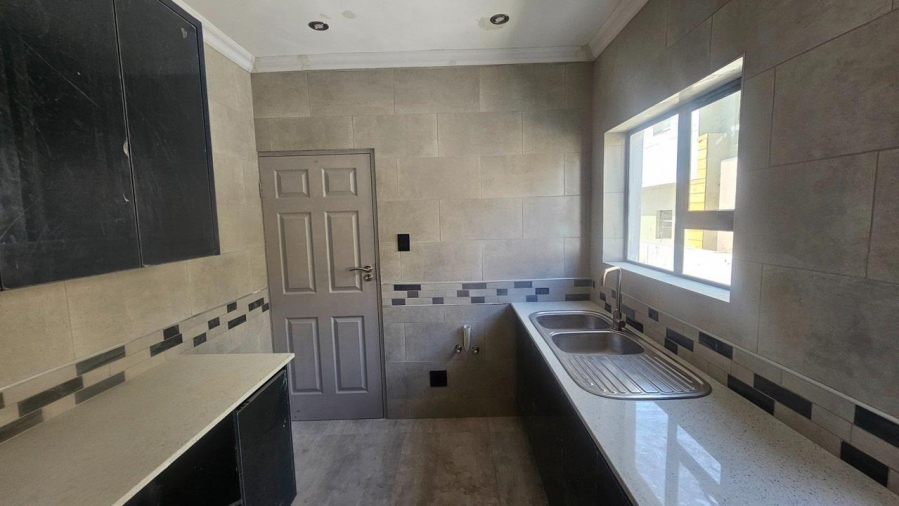 5 Bedroom Property for Sale in Six Fountains Residential Estate Gauteng