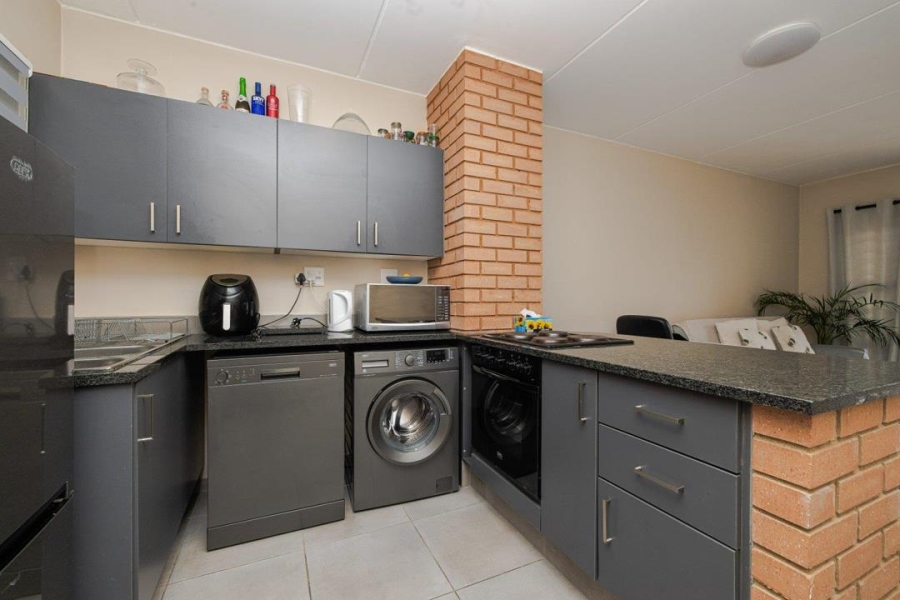 2 Bedroom Property for Sale in Vorna Valley Gauteng