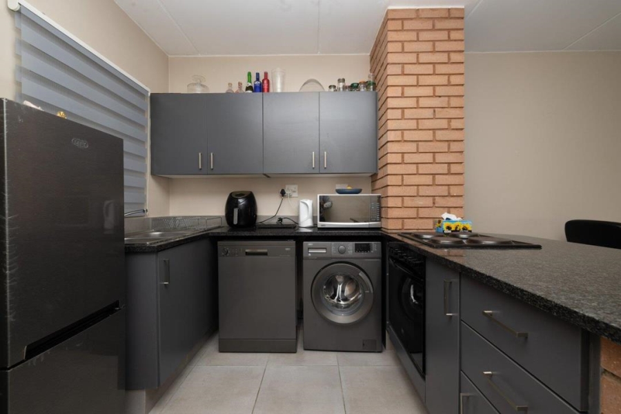 2 Bedroom Property for Sale in Vorna Valley Gauteng