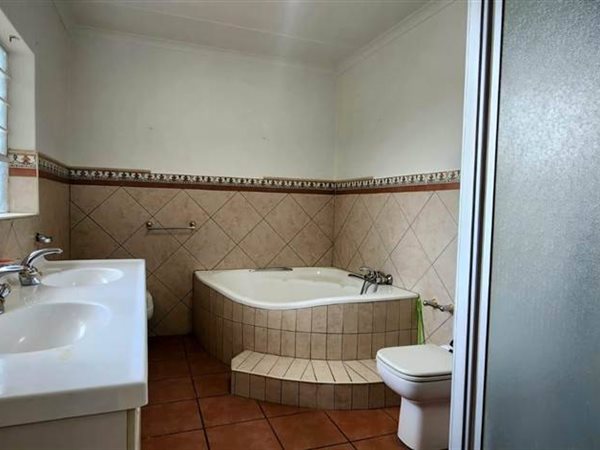 3 Bedroom Property for Sale in Mulbarton Gauteng