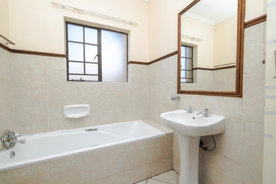 2 Bedroom Property for Sale in Noordwyk Gauteng