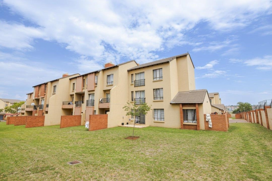 2 Bedroom Property for Sale in Noordwyk Gauteng