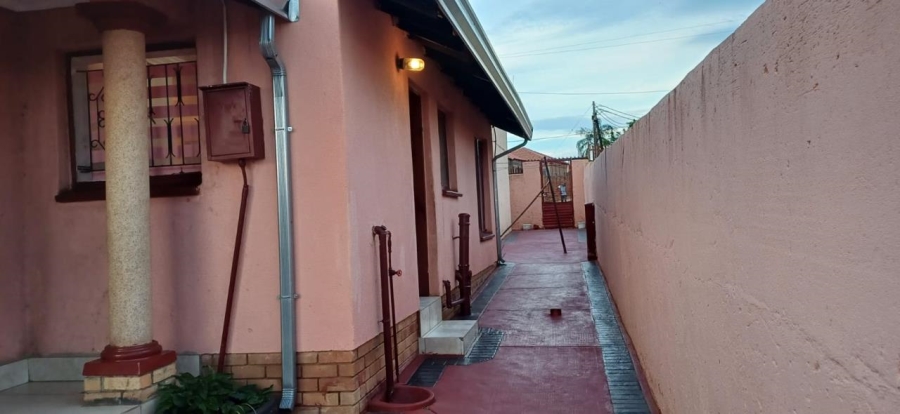 2 Bedroom Property for Sale in Soshanguve A Gauteng