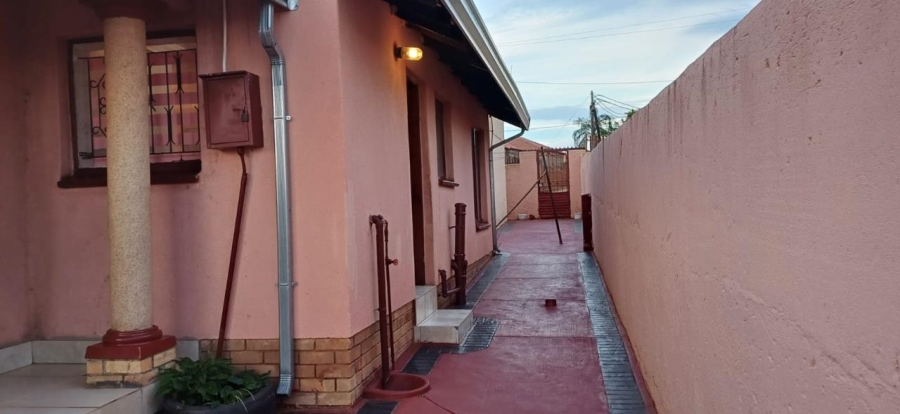 2 Bedroom Property for Sale in Soshanguve A Gauteng