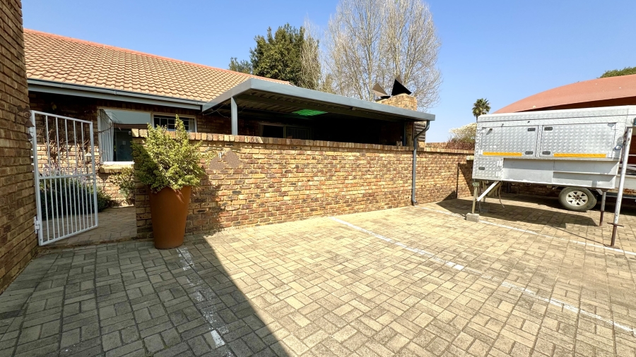 3 Bedroom Property for Sale in Elarduspark Ext 3 Gauteng