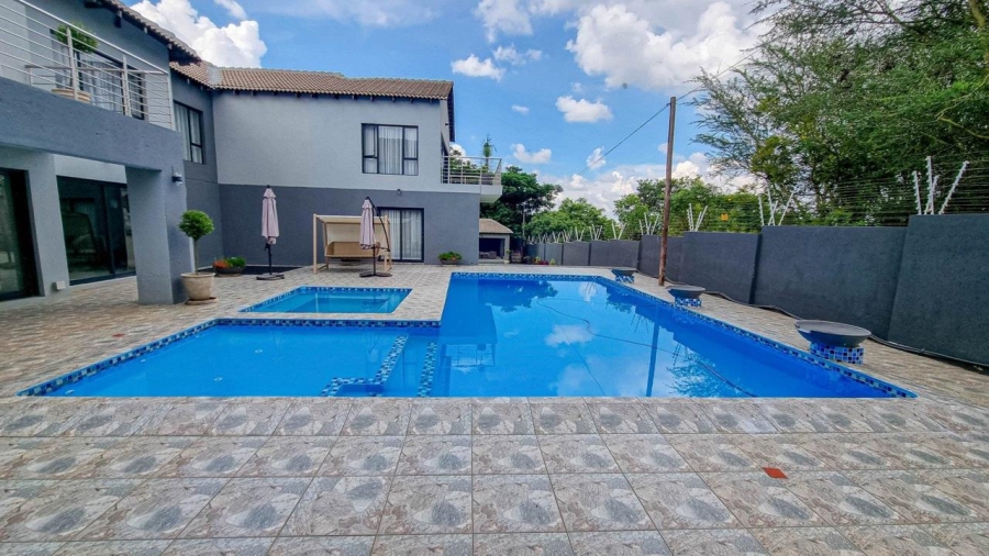 5 Bedroom Property for Sale in Ruimsig Gauteng