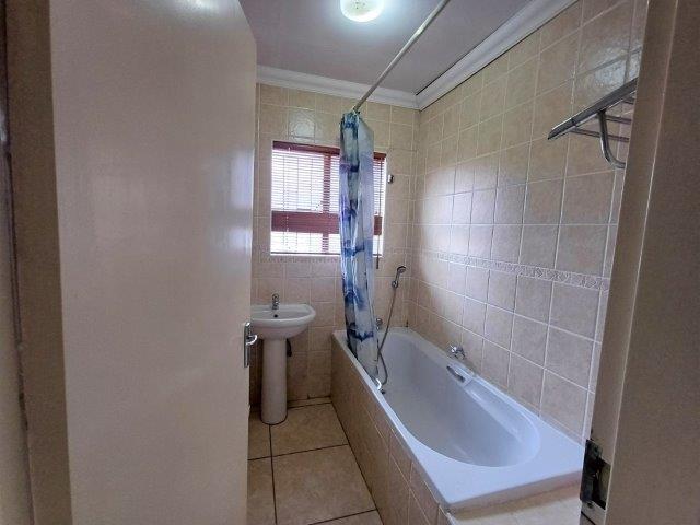 4 Bedroom Property for Sale in Wierda Park Gauteng