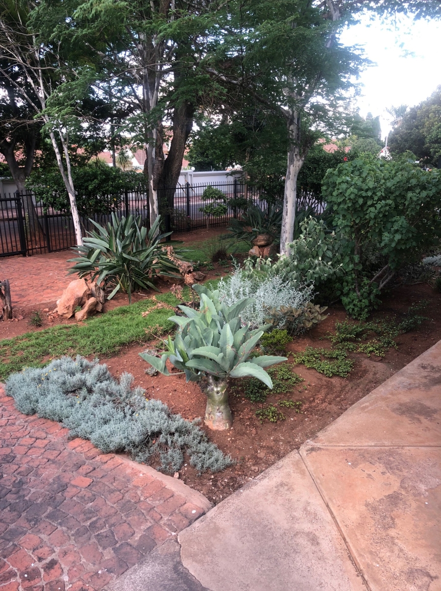  Bedroom Property for Sale in Brummeria Gauteng