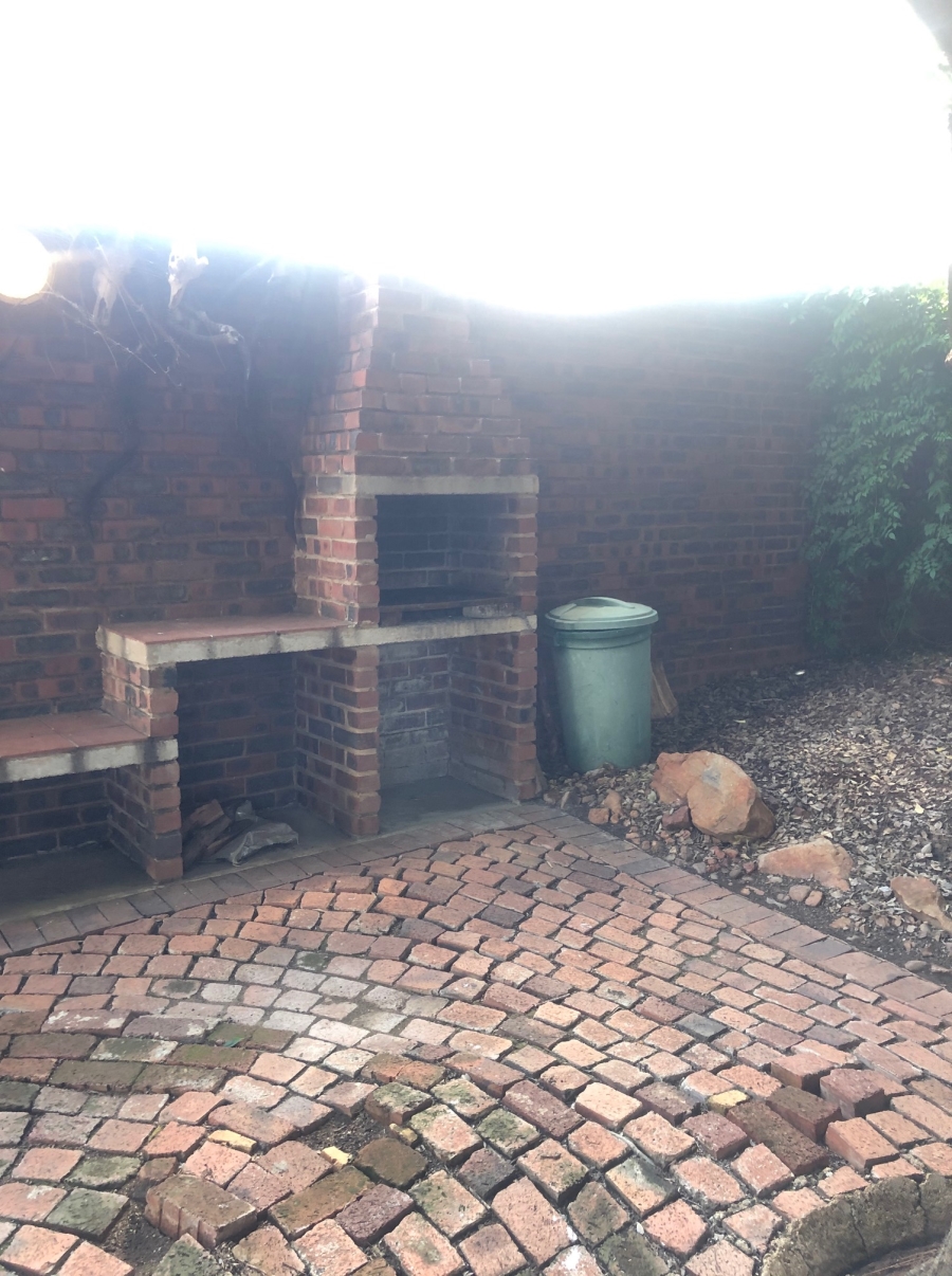  Bedroom Property for Sale in Brummeria Gauteng