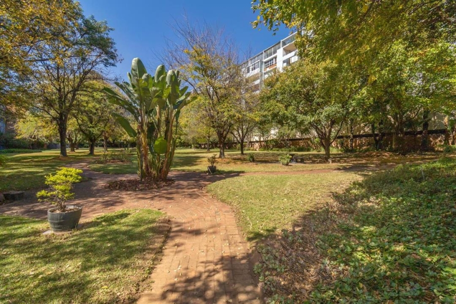 2 Bedroom Property for Sale in Benmore Gardens Gauteng