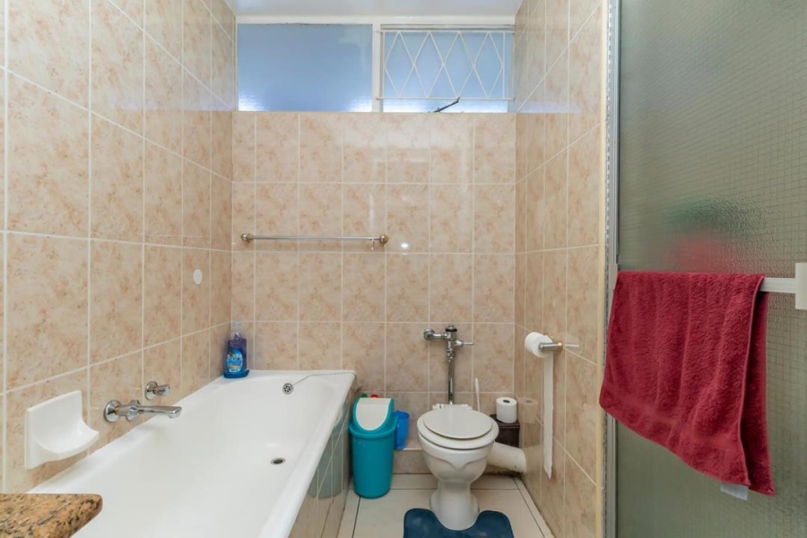 2 Bedroom Property for Sale in Benmore Gardens Gauteng