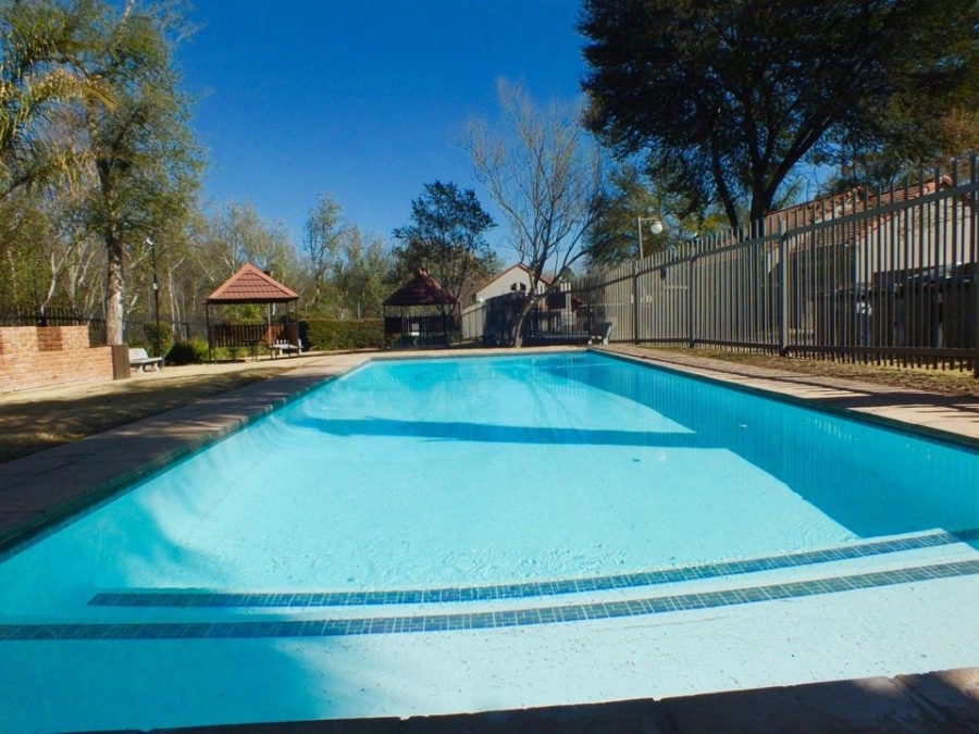 2 Bedroom Property for Sale in Maroeladal Gauteng