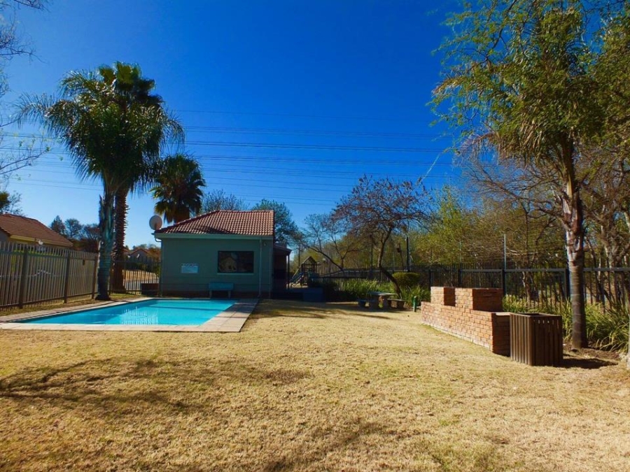 2 Bedroom Property for Sale in Maroeladal Gauteng