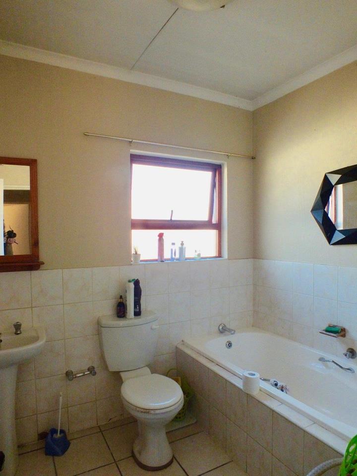 2 Bedroom Property for Sale in Maroeladal Gauteng