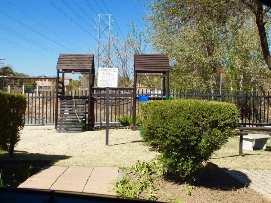 2 Bedroom Property for Sale in Maroeladal Gauteng