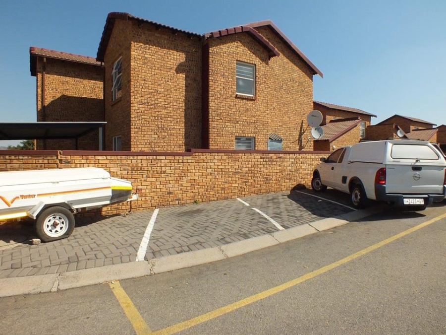 2 Bedroom Property for Sale in Honeypark Gauteng