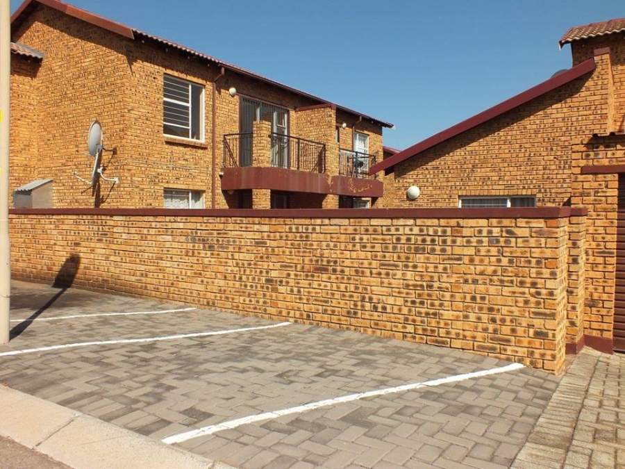 2 Bedroom Property for Sale in Honeypark Gauteng