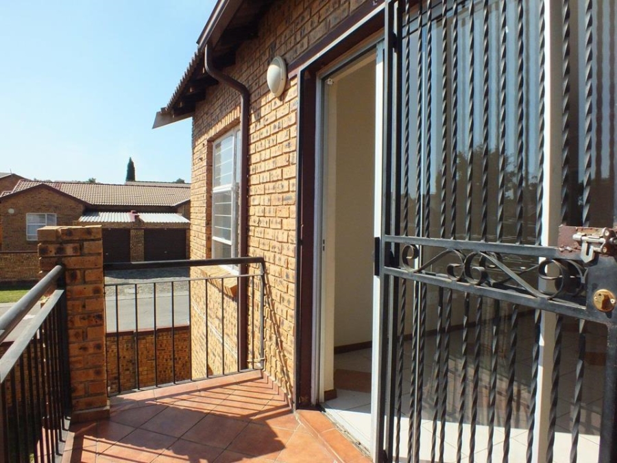 2 Bedroom Property for Sale in Honeypark Gauteng