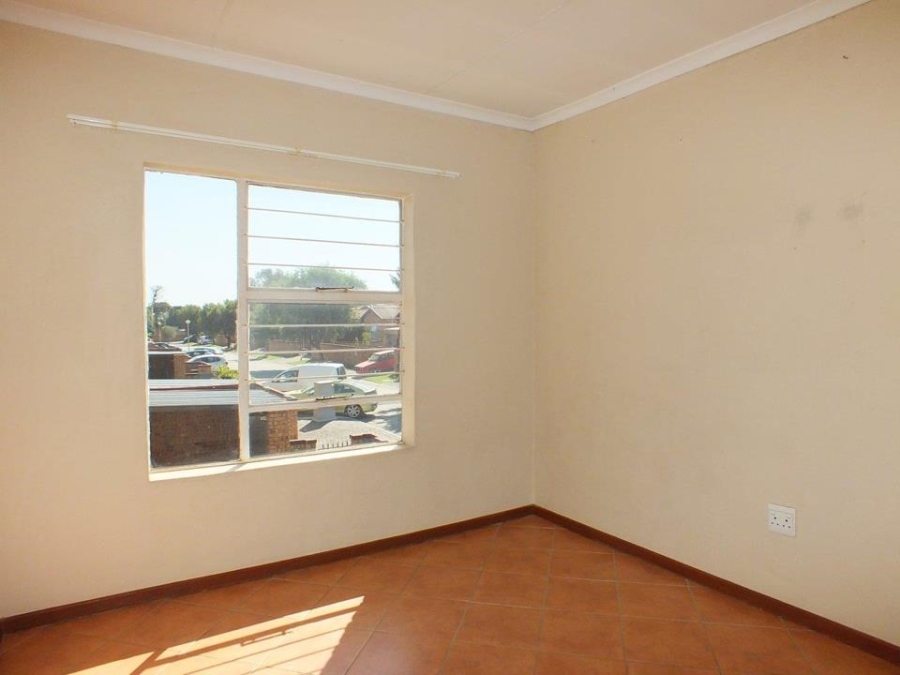 2 Bedroom Property for Sale in Honeypark Gauteng