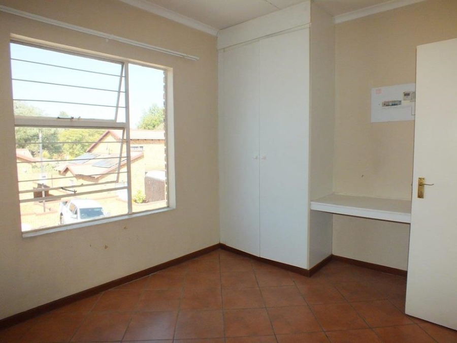 2 Bedroom Property for Sale in Honeypark Gauteng