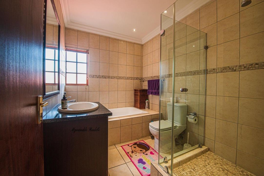 To Let 4 Bedroom Property for Rent in Bronberg Gauteng