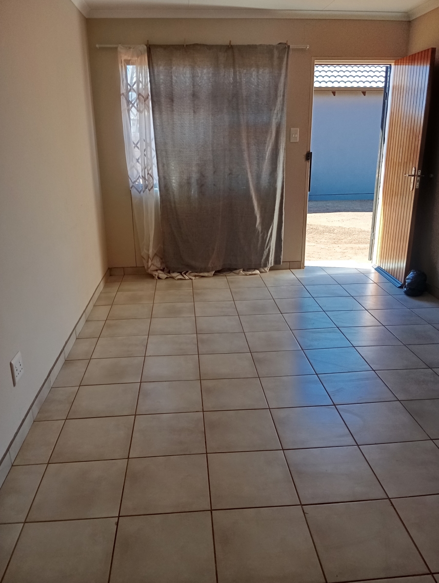 2 Bedroom Property for Sale in Toekomsrus Gauteng