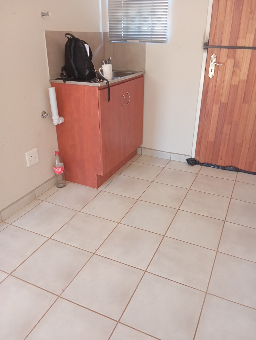 2 Bedroom Property for Sale in Toekomsrus Gauteng