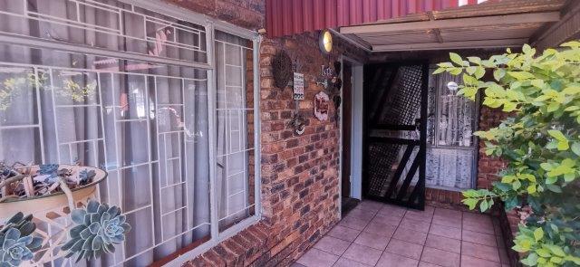 5 Bedroom Property for Sale in Dorandia Gauteng