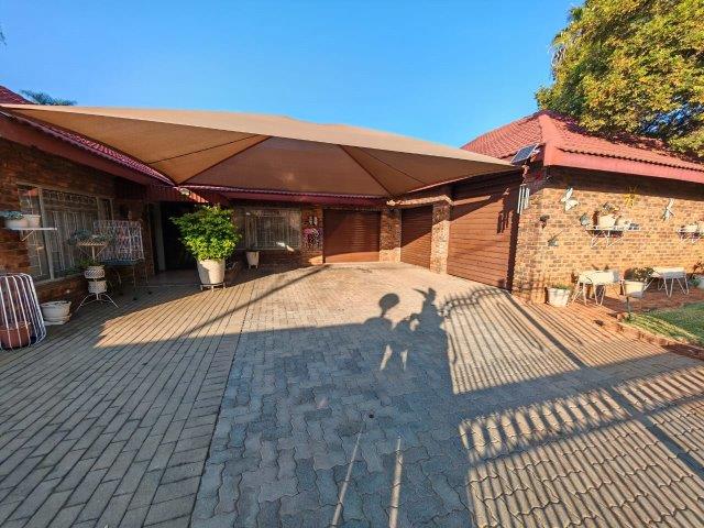 5 Bedroom Property for Sale in Dorandia Gauteng