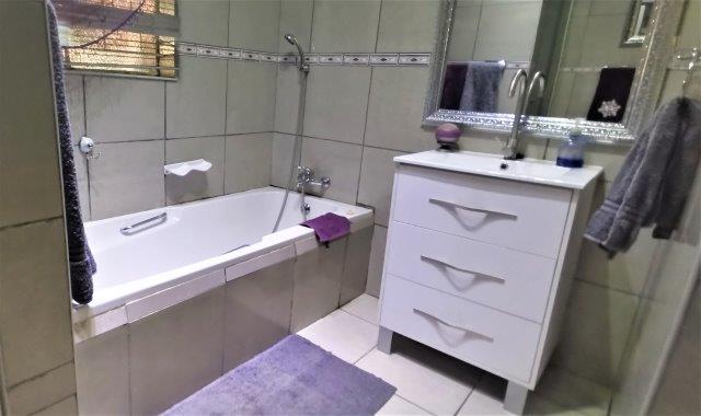 5 Bedroom Property for Sale in Dorandia Gauteng